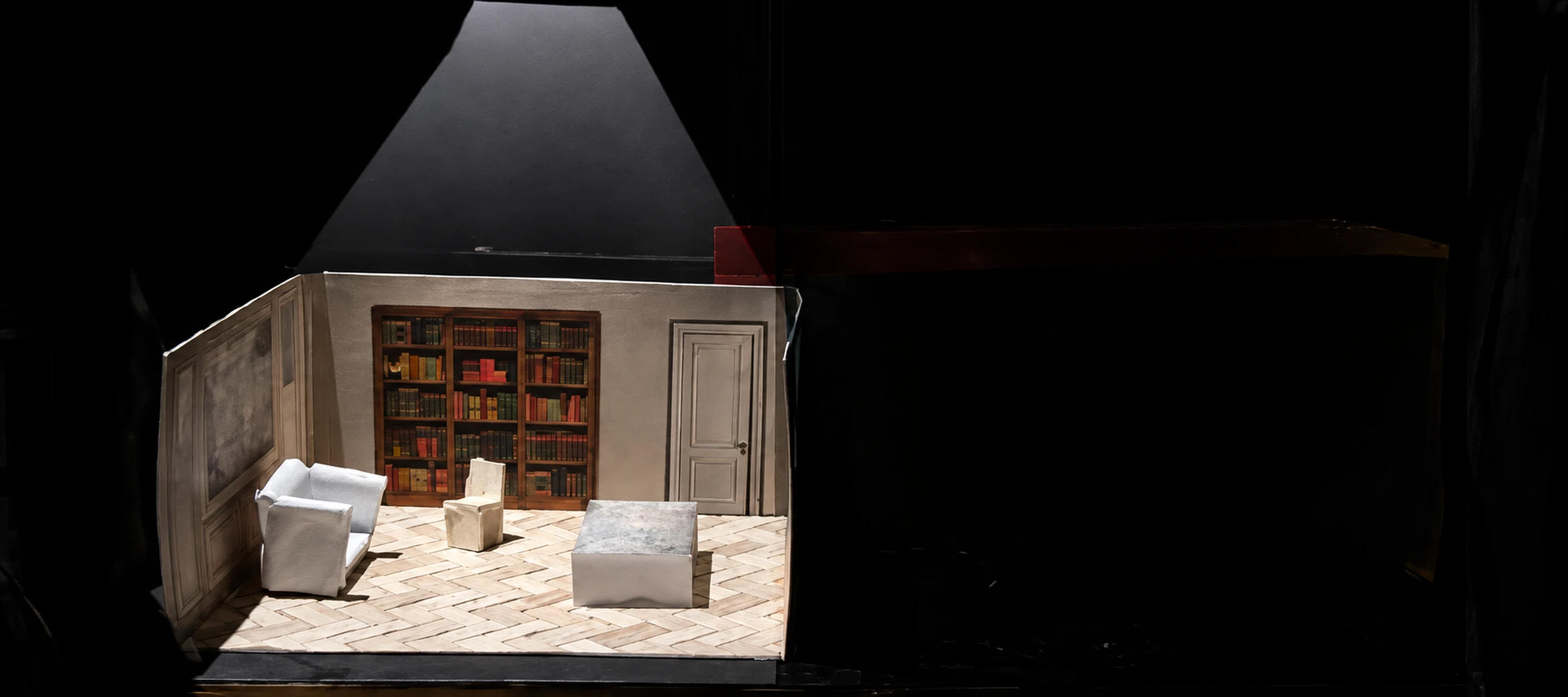 Inhabiting the Stage - Between reality and the unconscious.